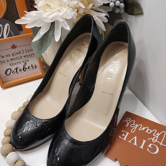 🖤GUC Something Bleu Italian Black Patent Leather Round Toe Pumps, 8 - Picture 6 of 13